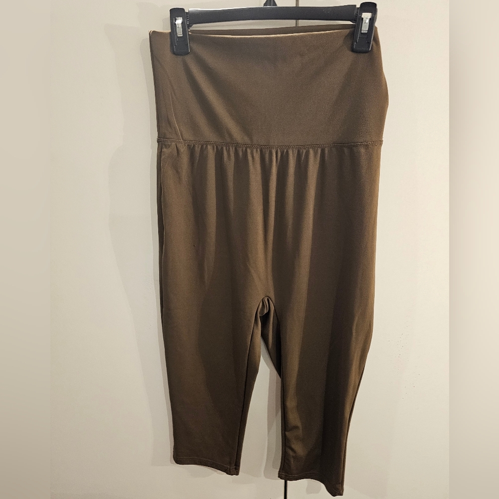 Sho Sho Womans Brown Fold Over Large Capri Legging
